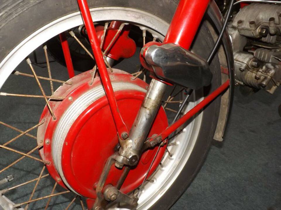 Immagine 29/35 di Moto Guzzi Falcone Turismo (1973)