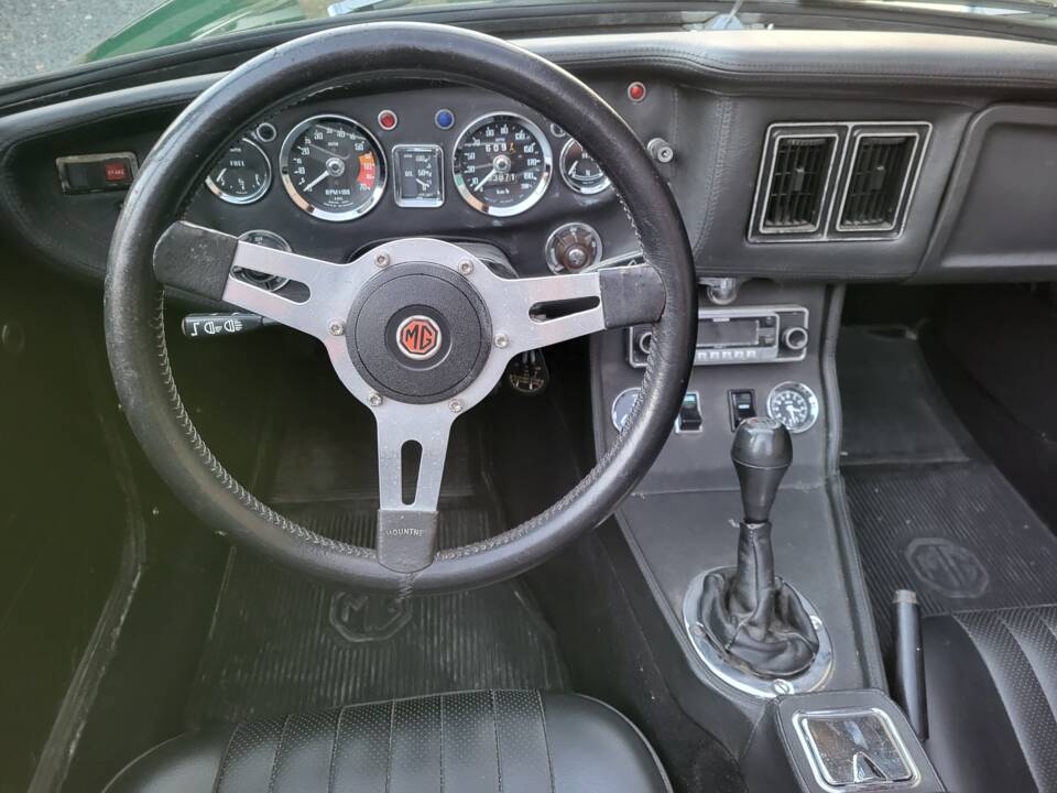 Image 24/58 of MG MGB (1971)
