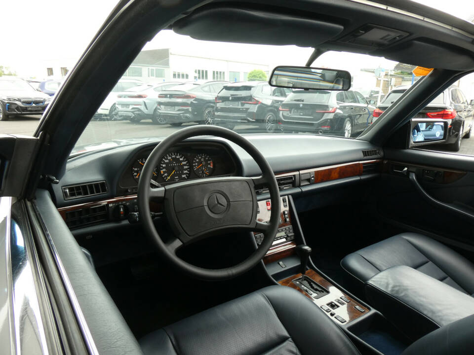 Imagen 21/26 de Mercedes-Benz 560 SEC (1987)
