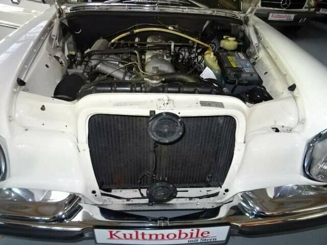 Image 17/34 of Mercedes-Benz 280 SE (1971)