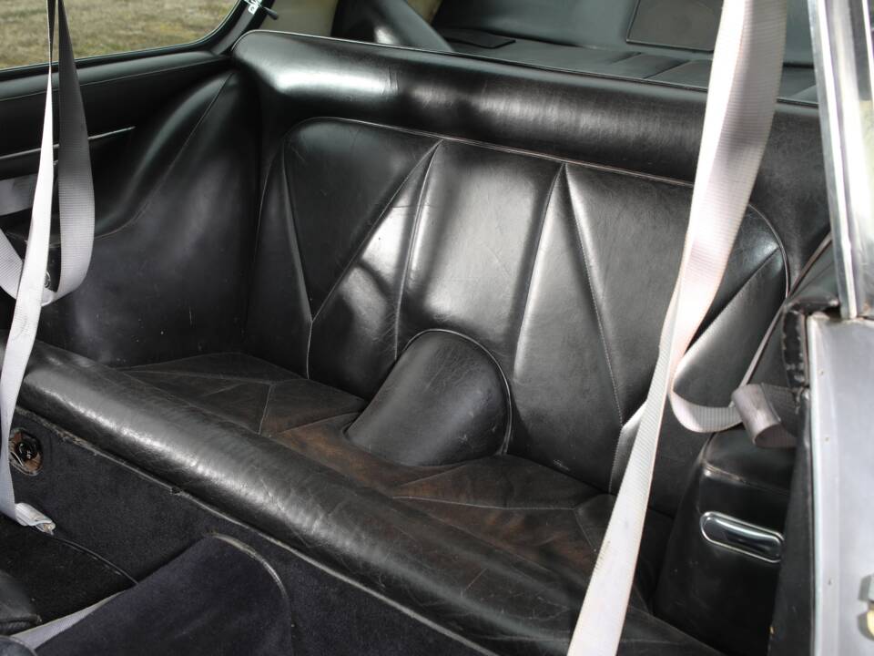 Image 16/23 of Aston Martin DB 6 (1966)