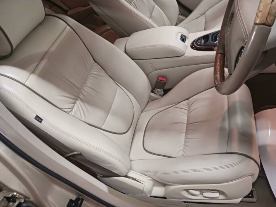 Image 9/25 de Jaguar XJ 8 4.2 (2003)