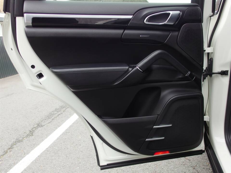 Bild 69/99 von Porsche Cayenne S (2010)