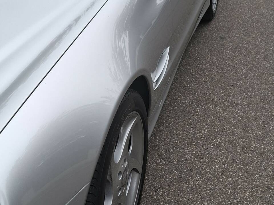 Image 7/30 of Mercedes-Benz SL 350 "Edition 50" (2004)