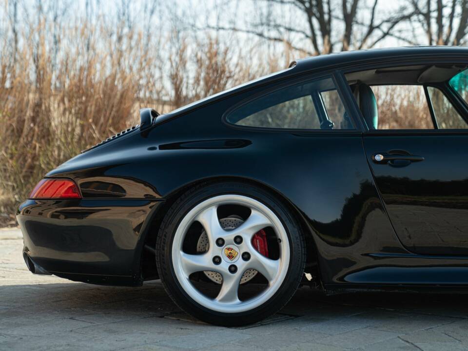 Image 26/50 of Porsche 911 Carrera (1996)