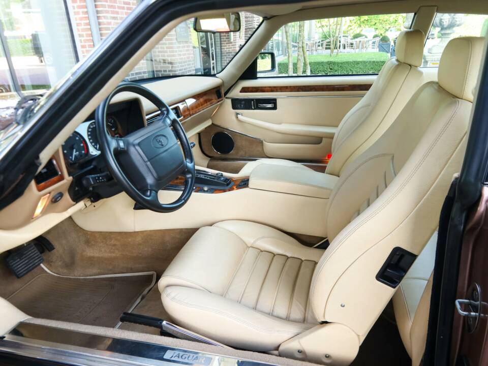 Image 40/50 of Jaguar XJS 4.0 (1994)