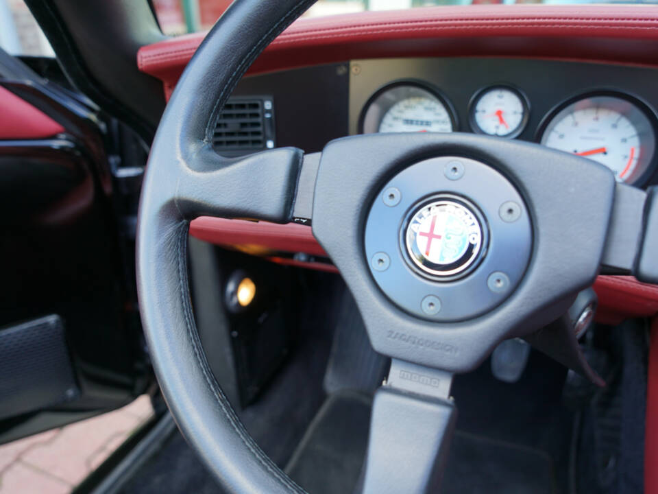 Image 37/50 of Alfa Romeo RZ (1993)