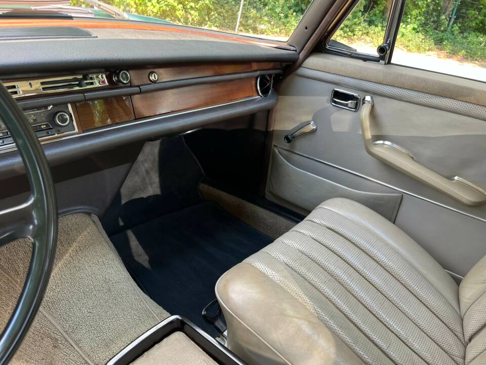 Image 15/19 of Mercedes-Benz 280 S (1968)