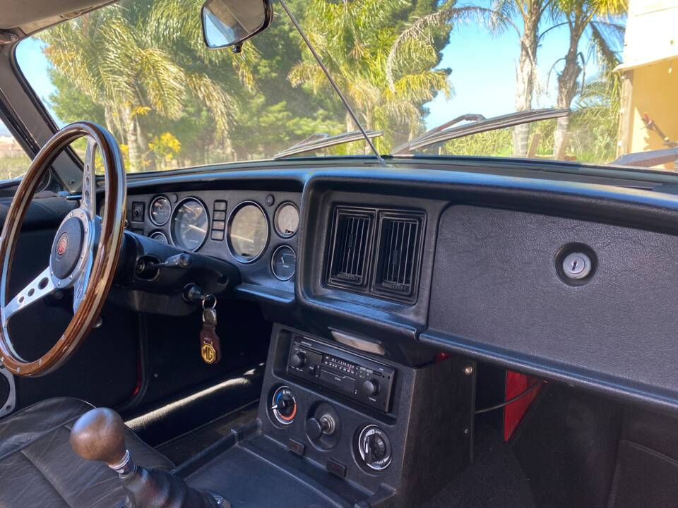 Immagine 16/66 di MG MGB (1977)