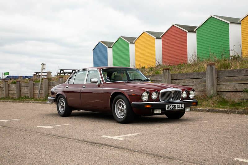 Image 33/50 of Daimler Double Six (1983)