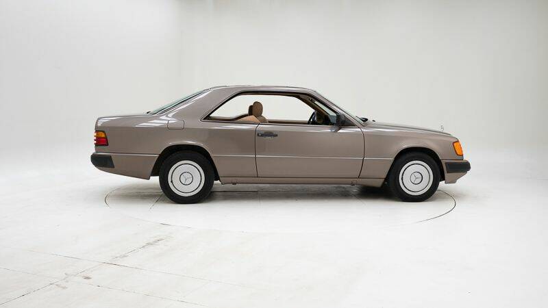 Bild 6/15 von Mercedes-Benz 230 CE (1988)