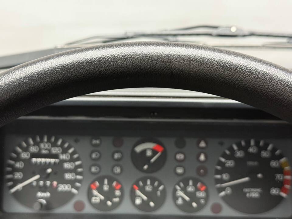 Image 17/30 of Lancia Delta 1.5 LX (1991)