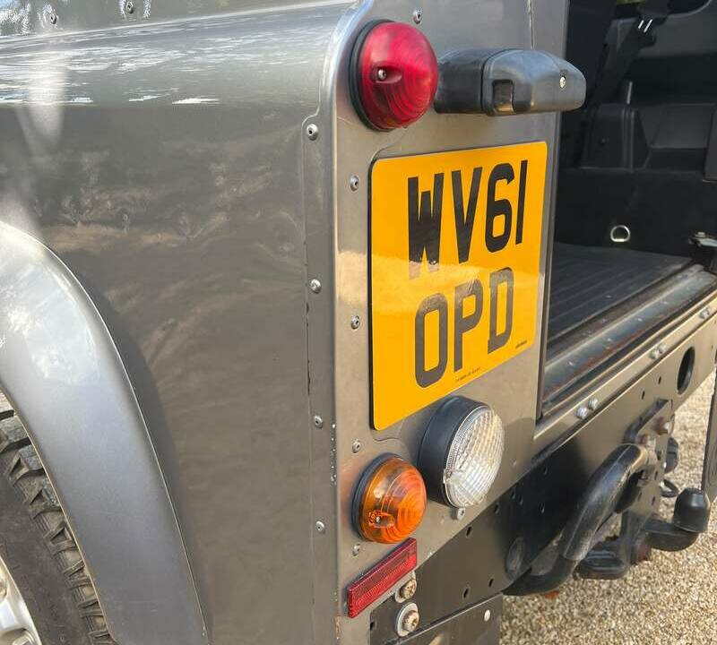 Image 18/50 of Land Rover Defender 90 (2011)