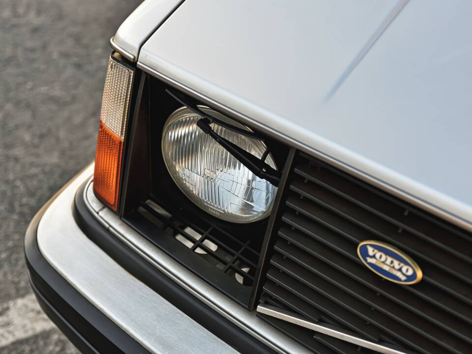 Image 2/38 de Volvo 244 DLS (1977)