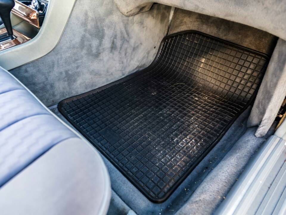 Image 128/175 of Mercedes-Benz 420 SE (1986)