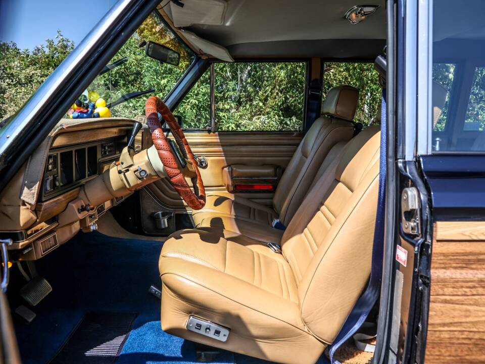 Bild 15/44 von Jeep Grand Wagoneer (1988)