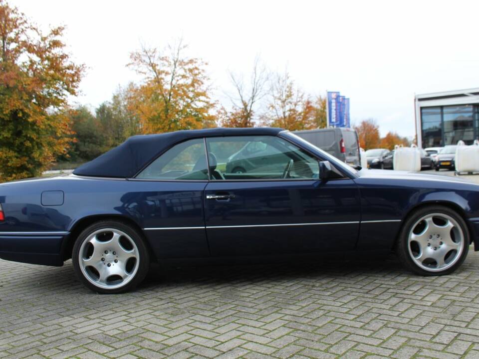 Afbeelding 8/8 van Mercedes-Benz E 200 (1995)