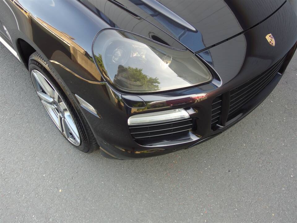Image 33/93 of Porsche Cayenne Turbo (2007)