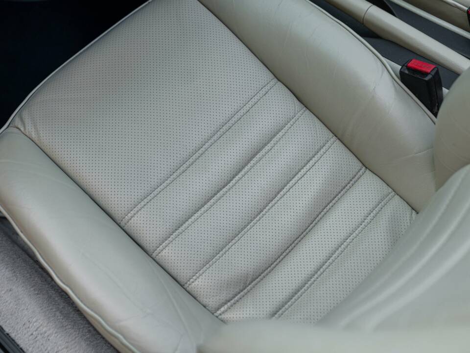 Immagine 43/50 di Porsche 911 Carrera 4 (1990)