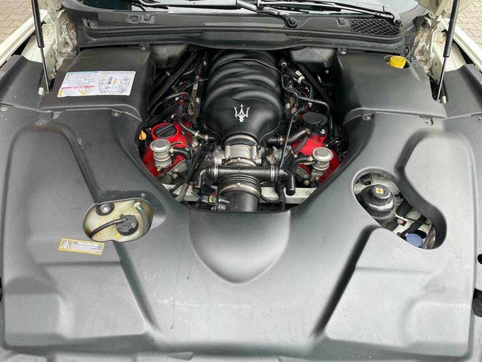 Afbeelding 13/15 van Maserati GranCabrio 4.7 (2010)