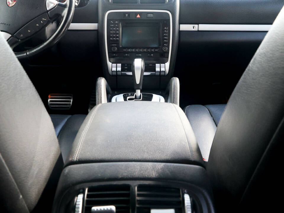 Bild 34/41 von Porsche Cayenne GTS (2007)