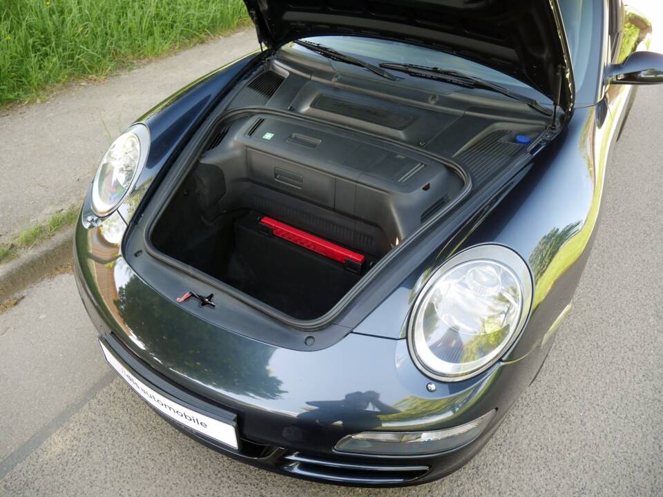 Image 27/33 of Porsche 911 Carrera S (2005)