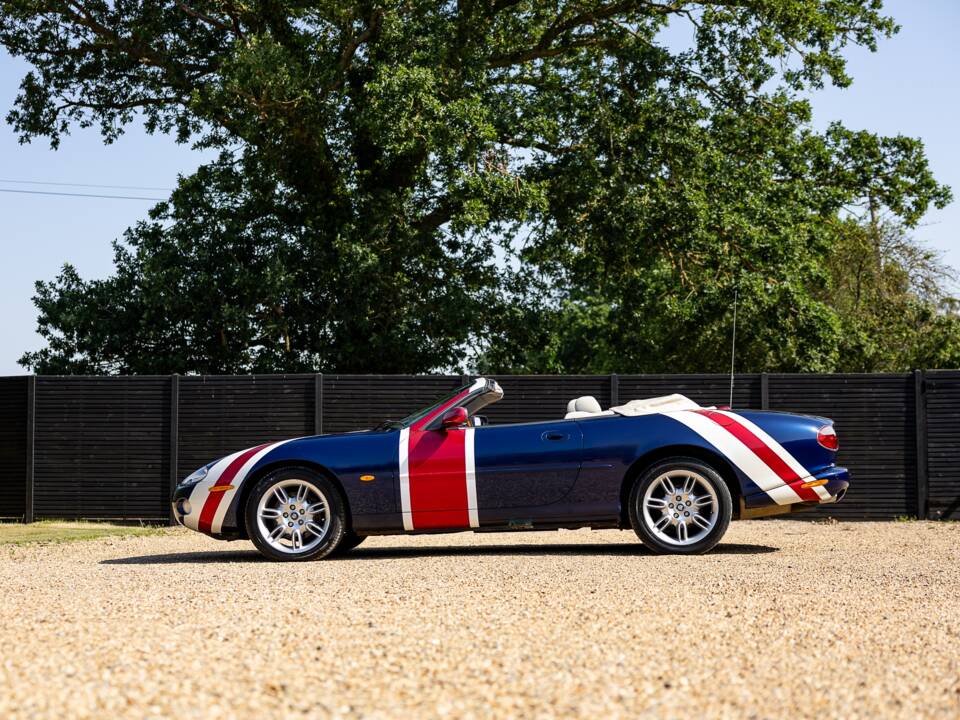 Immagine 11/42 di Jaguar XK8 4.0 (2001)