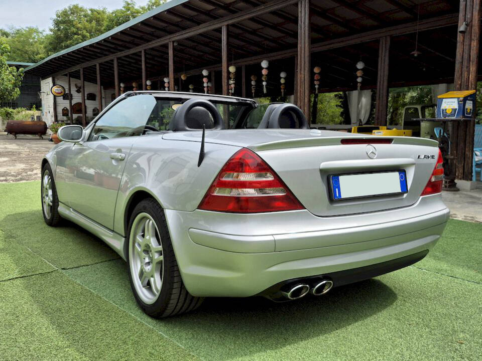 Afbeelding 13/63 van Mercedes-Benz SLK 32 AMG (2001)