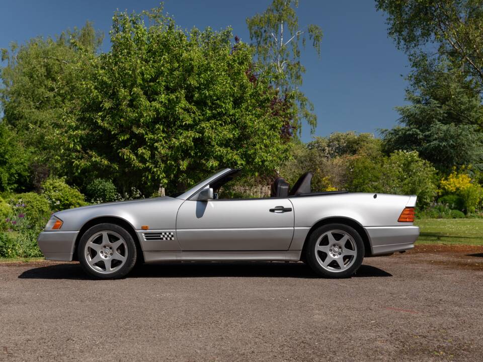Image 38/50 of Mercedes-Benz SL 320 &quot;Mille Miglia&quot; (1995)