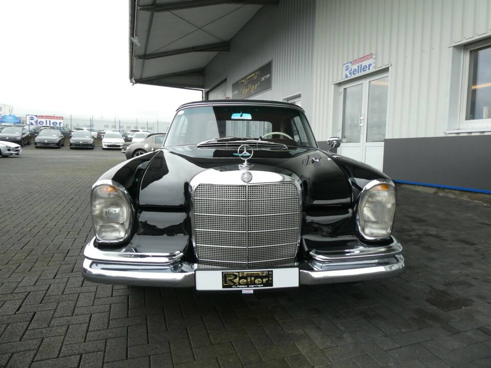 Imagen 2/26 de Mercedes-Benz 220 SE b (1963)