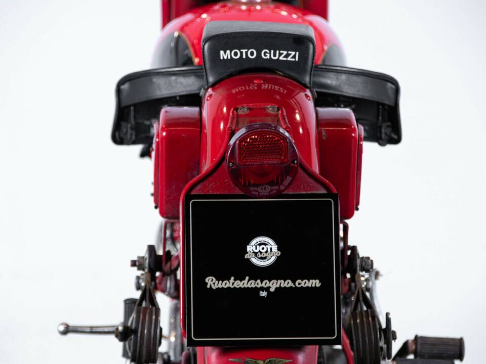 Image 27/50 de Moto Guzzi 250 SS (1950)