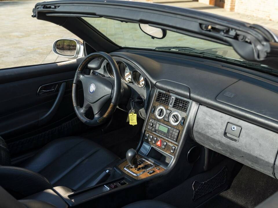 Image 32/50 de Mercedes-Benz SLK 320 (2001)