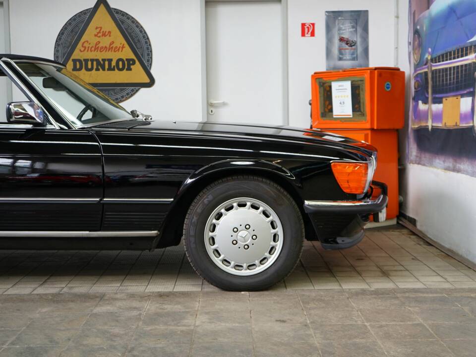 Afbeelding 21/22 van Mercedes-Benz 560 SL (1987)