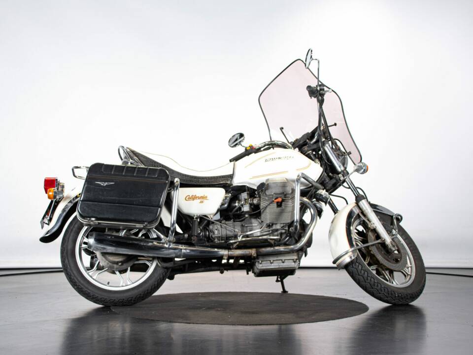 Image 5/44 de Moto Guzzi California II (1983)