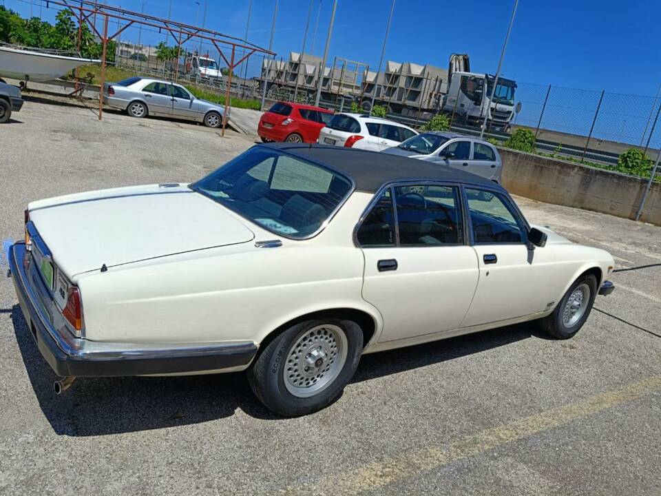 Image 48/50 of Jaguar XJ6 3.2 Sovereign (1983)
