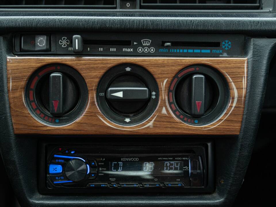 Image 28/50 of Mercedes-Benz 190 E 1.8 (1991)