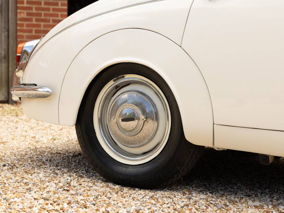Image 10/50 of Jaguar Mk II 2.4 (1967)