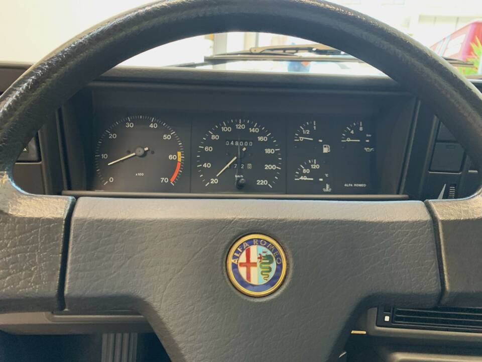 Image 15/30 of Alfa Romeo 75 1.6 (1989)