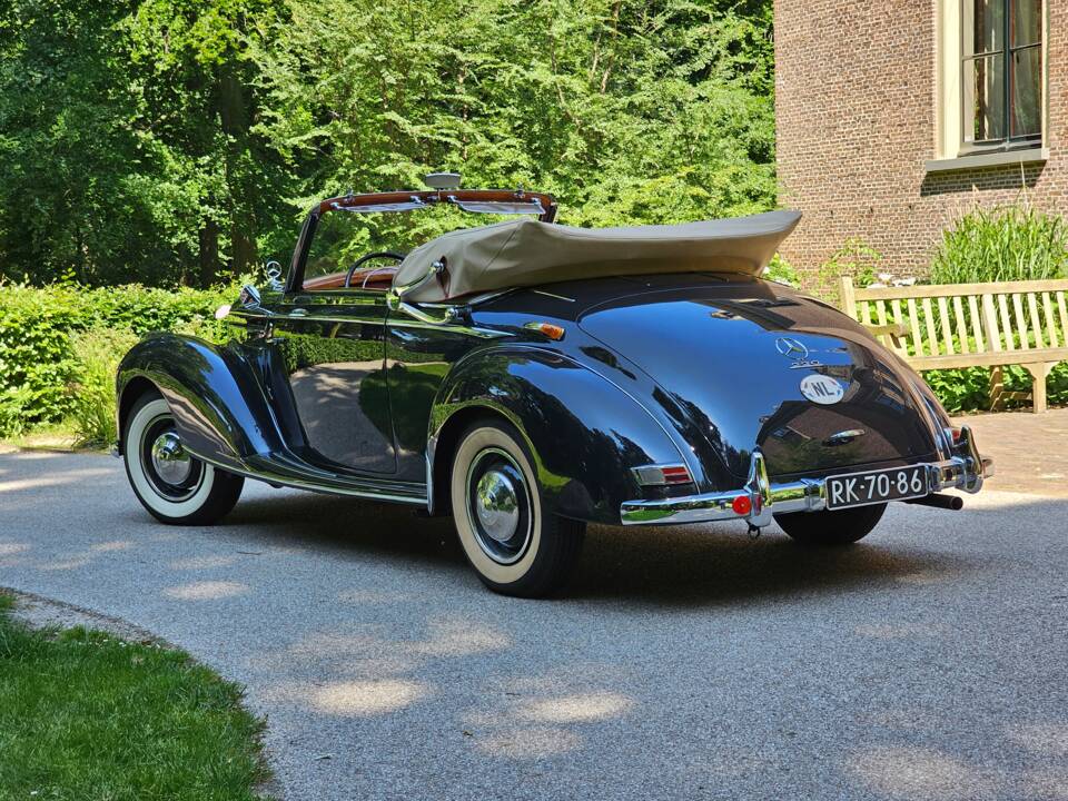 Image 2/5 of Mercedes-Benz 220 Cabriolet A (1954)