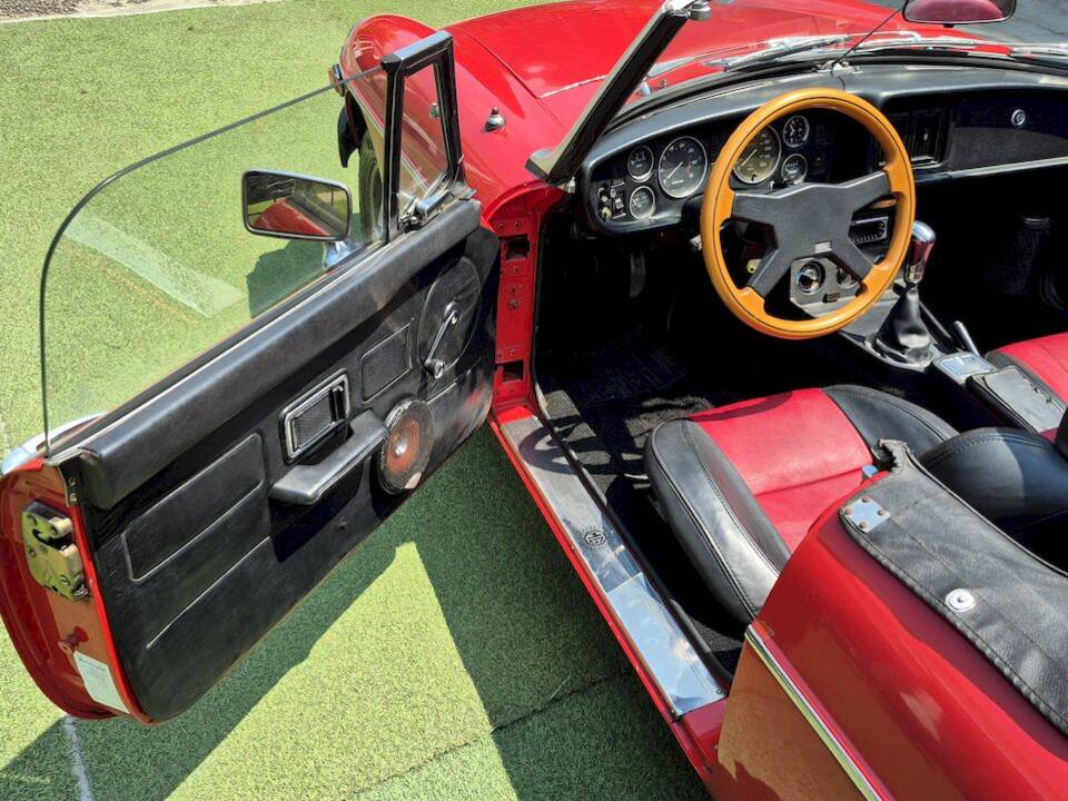 Image 20/40 of MG MGB (1979)