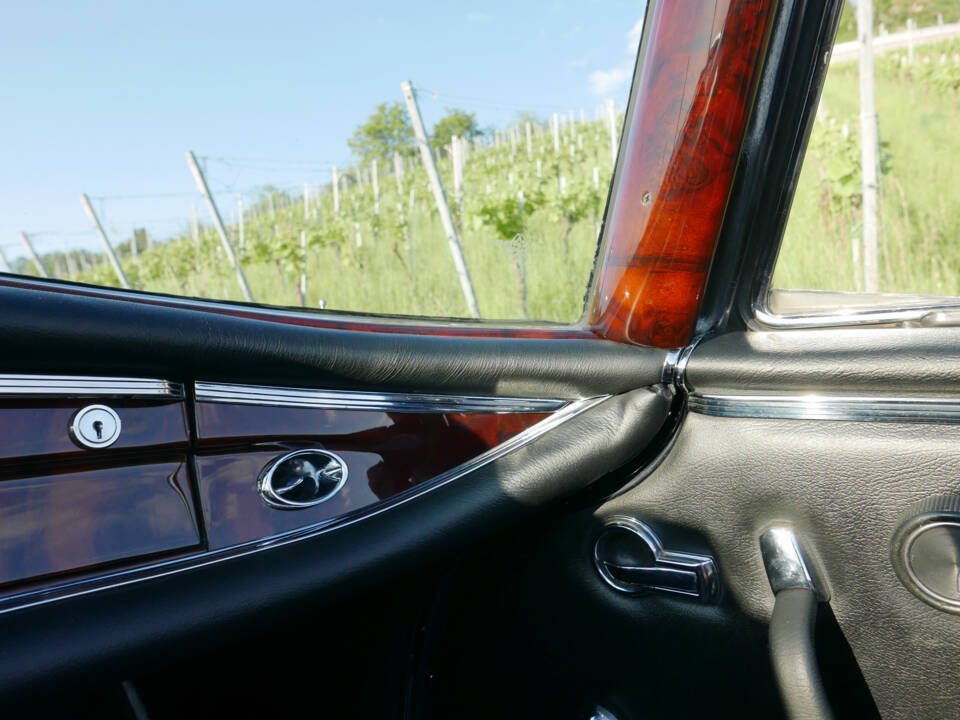 Imagen 18/56 de Mercedes-Benz 220 SE b (1962)