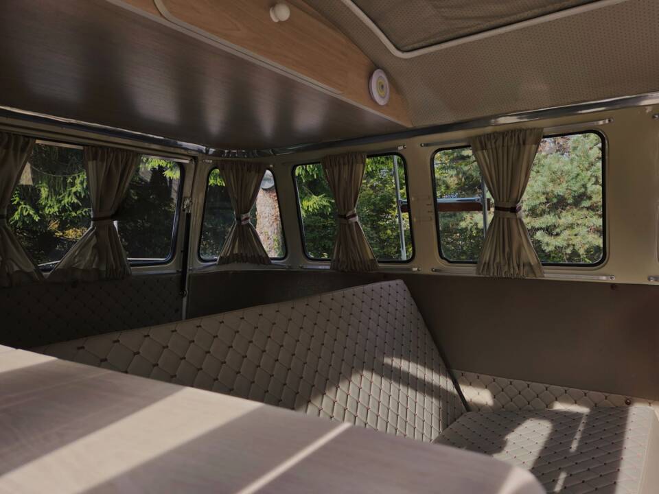 Image 14/30 of Volkswagen T2 Brasil Camper (1982)