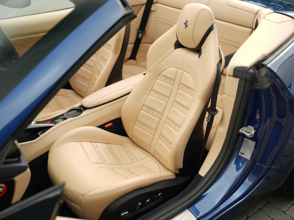 Image 16/50 of Ferrari California T (2015)
