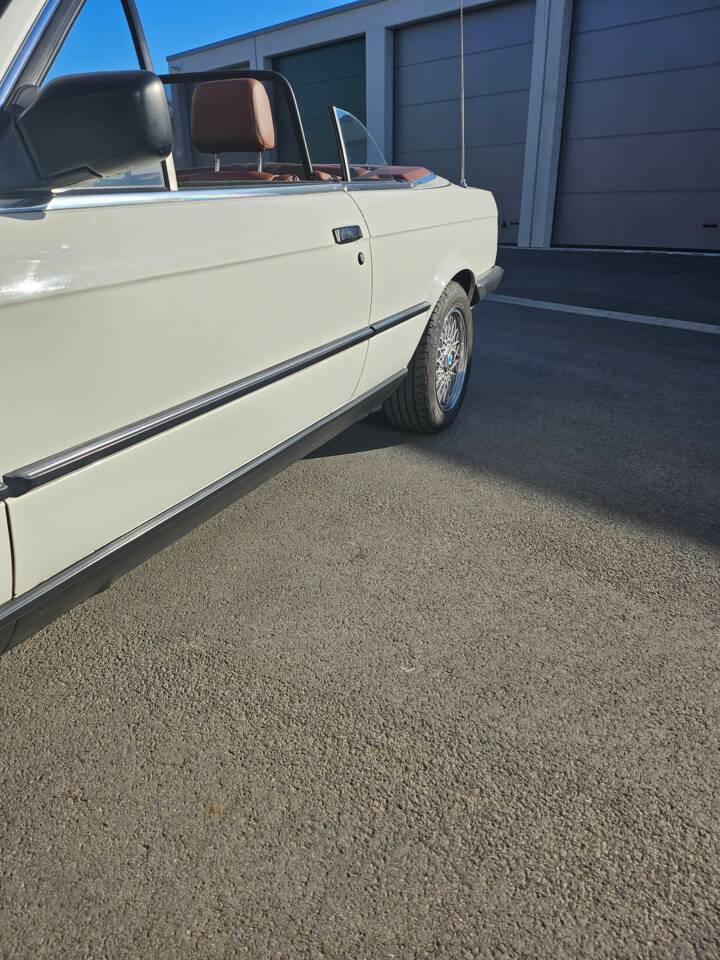 Immagine 13/67 di BMW 320i (1990)