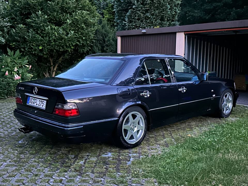 Image 9/26 de Mercedes-Benz E 500 Limited (1994)