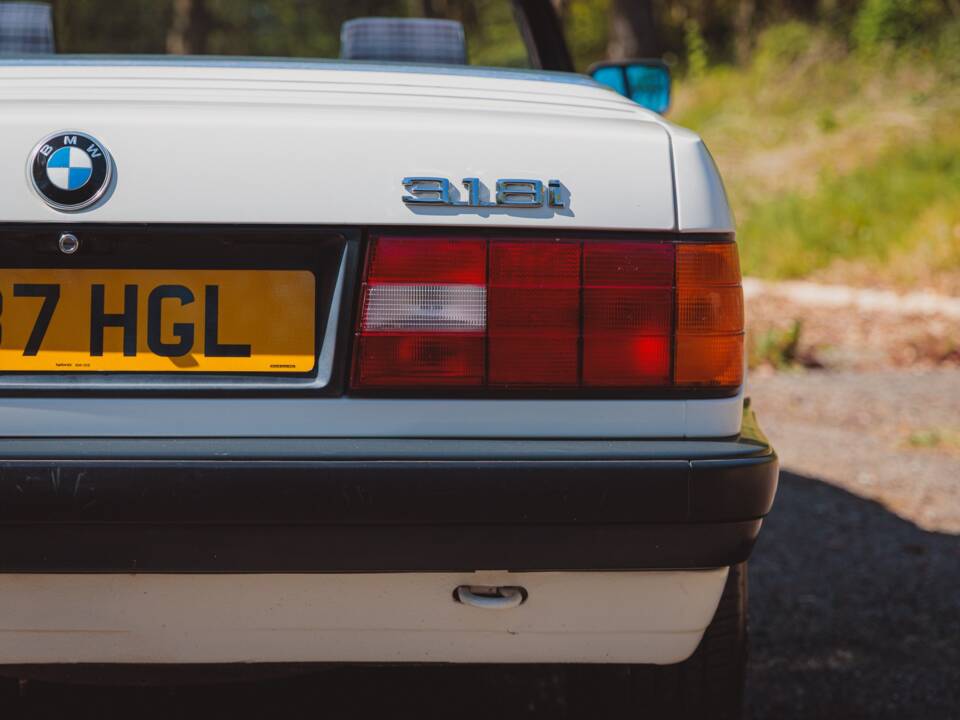 Bild 16/36 von BMW 318i (1991)