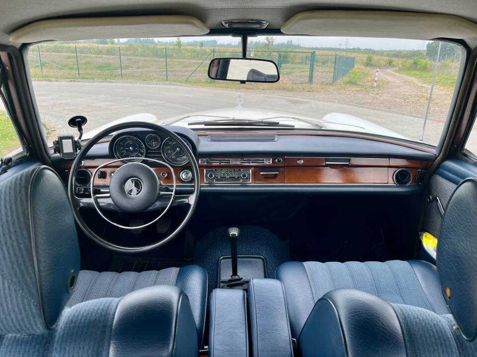 Image 9/18 of Mercedes-Benz 280 S (1971)