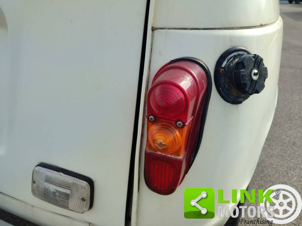 Image 9/10 of Renault R 4 (1989)