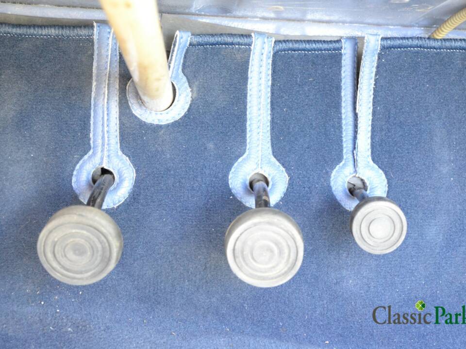 Imagen 50/50 de Renault 4 CV Décapotable (1954)