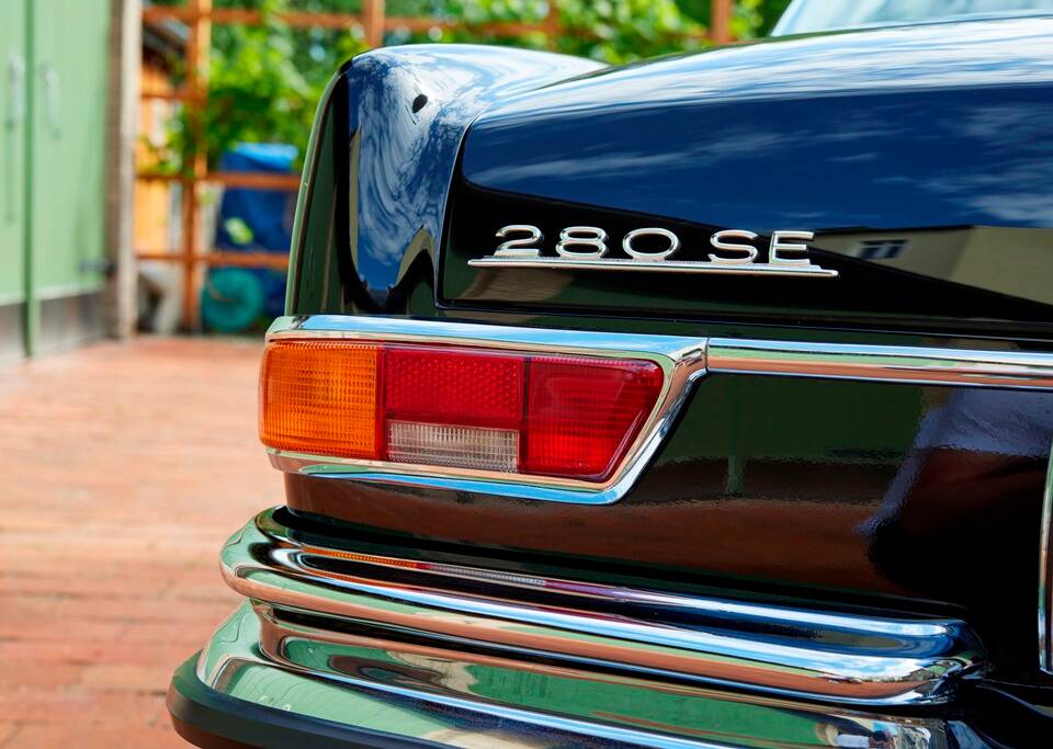 Image 31/188 of Mercedes-Benz 280 SE 3,5 (1971)